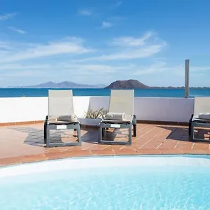  Villa Beachfront Remos With Lobos Island View, Private Pool, Wifi & Bbq By Amazzzing Travel